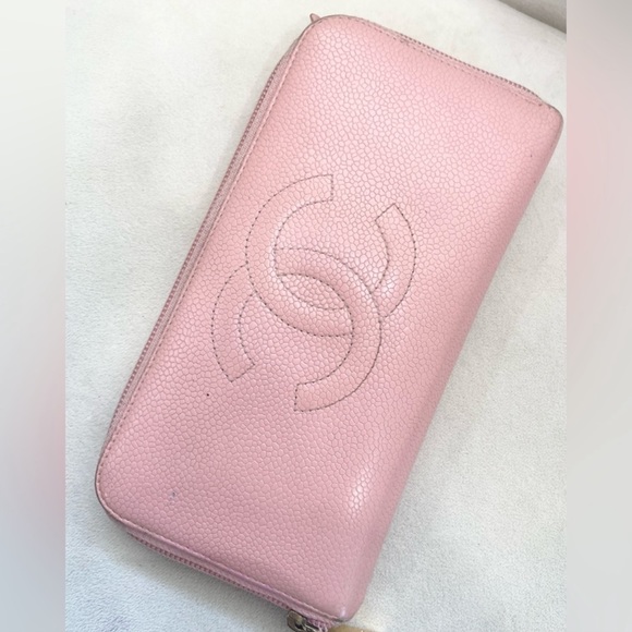 Chanel Pink Caviar with gold tone hardware Double C Zippy Wallet - authentic - Picture 2 of 12